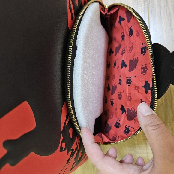 ❤️HOST PICK❤️Loungefly Disney Alice in Wonderland Villains Convertible Tote Bag - Picture 9 of 13